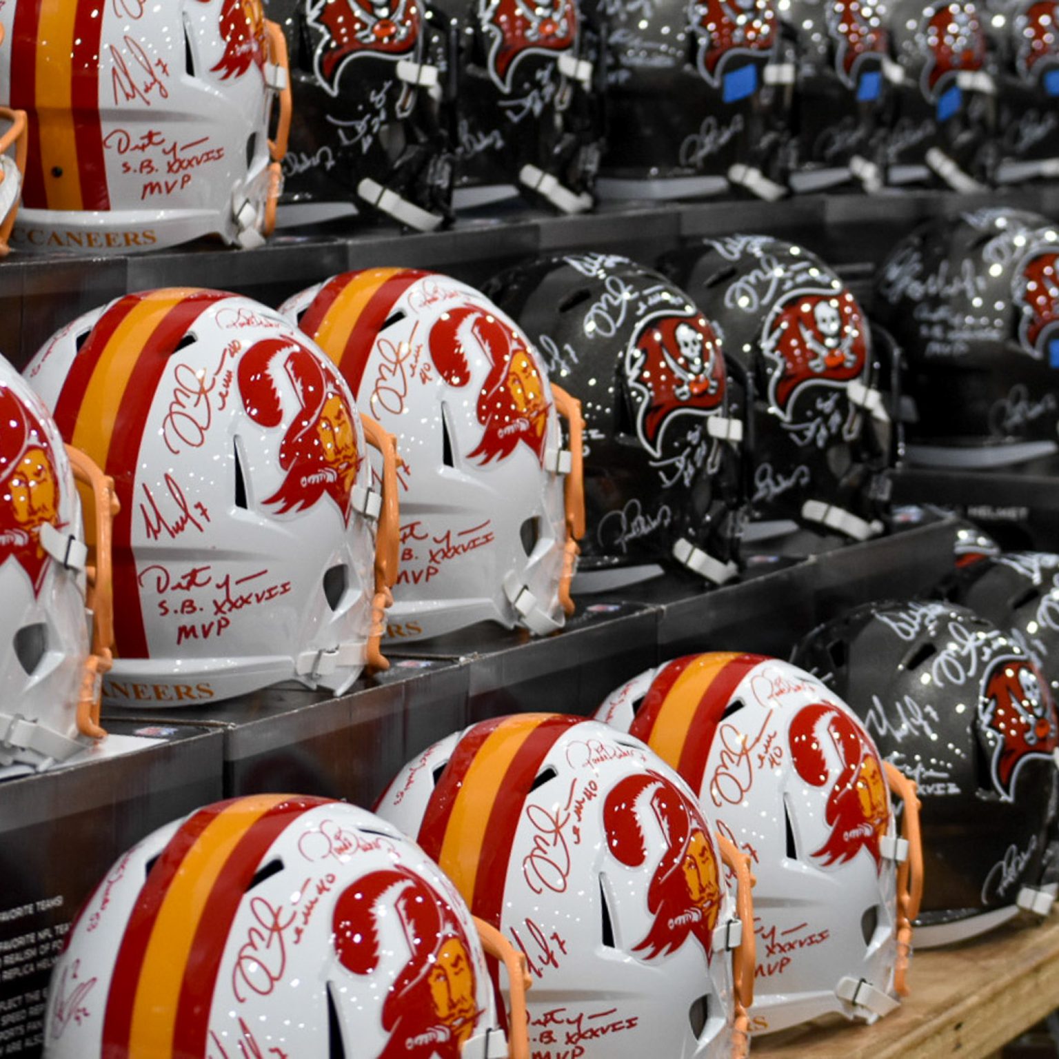 tampa-bay-sports-expo-autographed-helmets