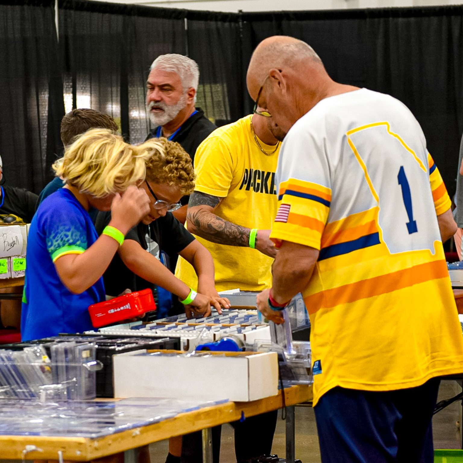 tampa-bay-sports-expo-vendor-shopping